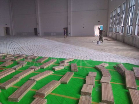 新建場館運(yùn)動(dòng)木地板進(jìn)場條件