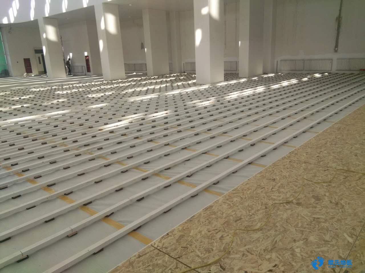 石嘴山星海學?；@球木地板安裝