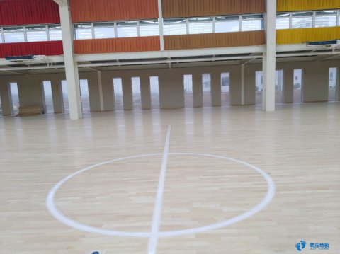 沈陽籃球地板多少錢一平，歐氏運(yùn)動木地板