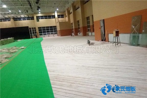 學(xué)?；@球場(chǎng)木地板施工步驟