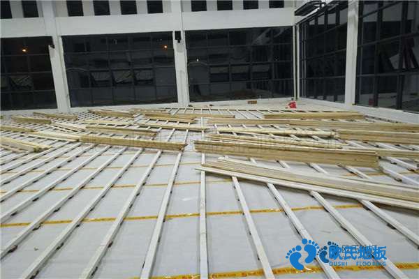 學(xué)?；@球場(chǎng)地板施工流程