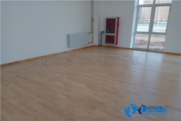 學(xué)?；@球場(chǎng)館地板工藝流程