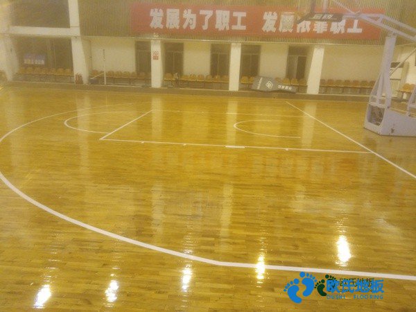 學(xué)?；@球運(yùn)動(dòng)木地板施工流程