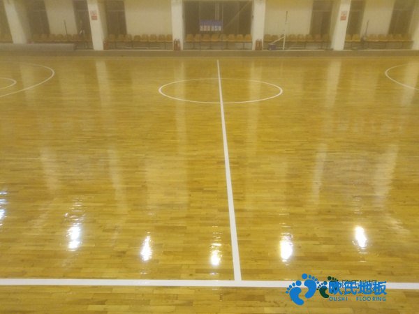學(xué)?；@球運(yùn)動(dòng)木地板施工流程