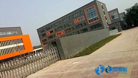 學(xué)?；@球場(chǎng)地木地板的變形量