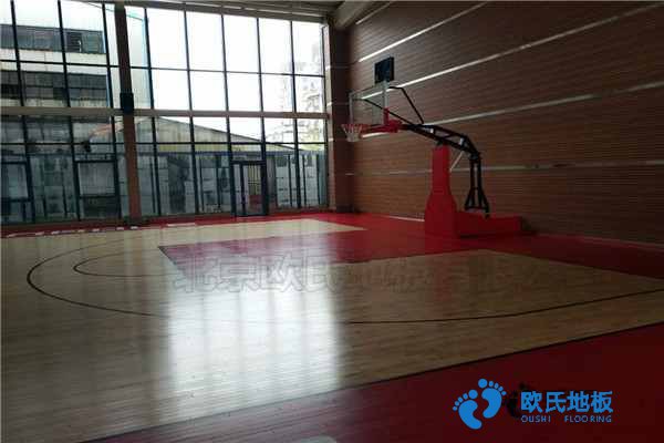 學(xué)?；@球場(chǎng)地地板能用多久