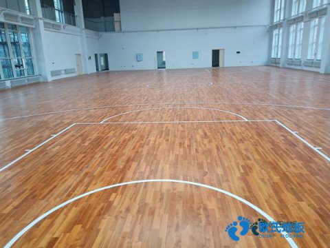 學(xué)?；@球館地板耐磨度