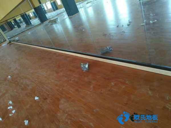 學(xué)?；@球場(chǎng)地木地板厚度