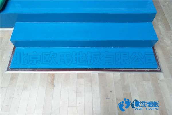 學(xué)?；@球場(chǎng)地地板防火