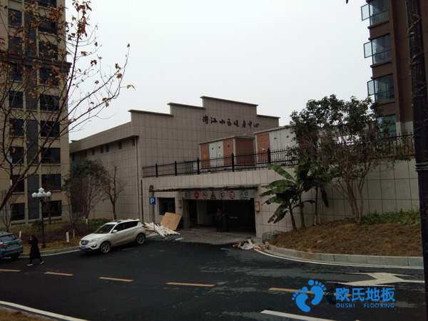 學(xué)?；@球場館地板翻新