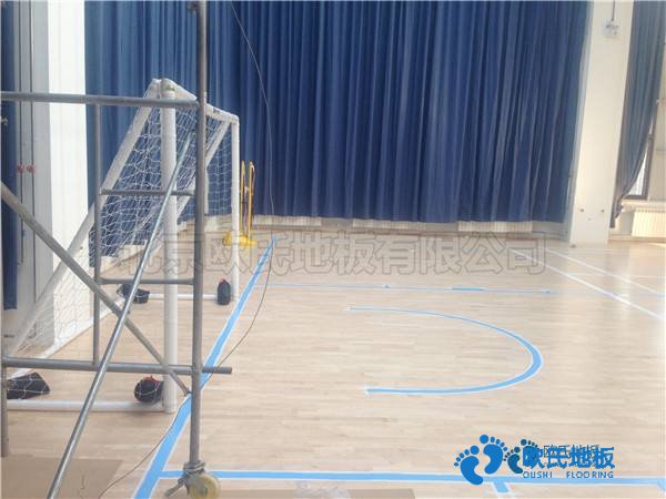 學(xué)?；@球場館木地板一般多寬