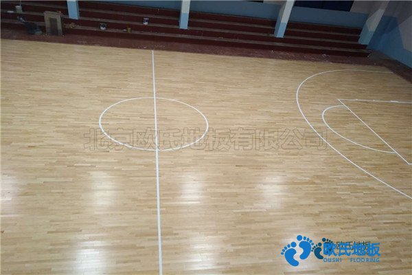 學(xué)?；@球場(chǎng)地木地板優(yōu)點(diǎn)