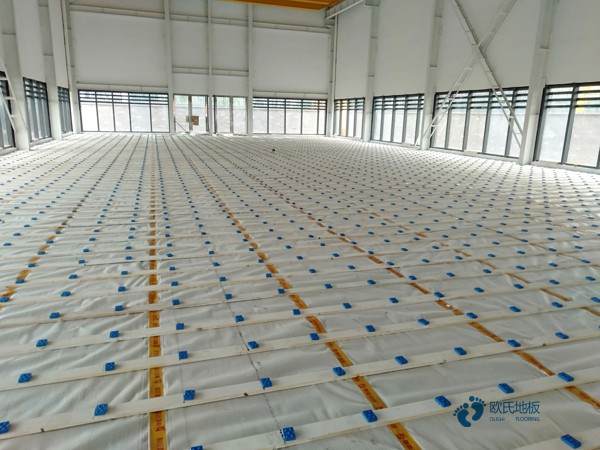 學(xué)?；@球地板的回彈率2