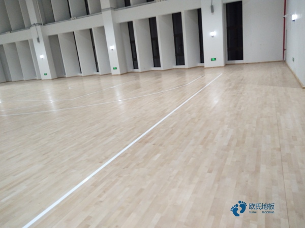 大學(xué)體育運動地板施工1