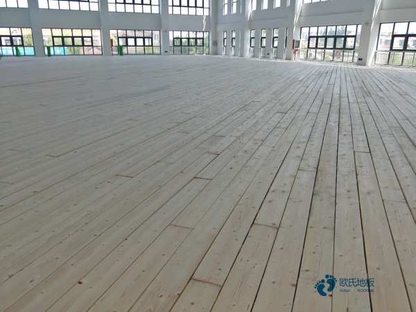小學(xué)體育運(yùn)動木地板施工步驟3