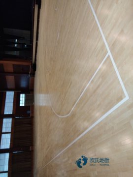 學(xué)校運(yùn)動型木地板施工團(tuán)隊