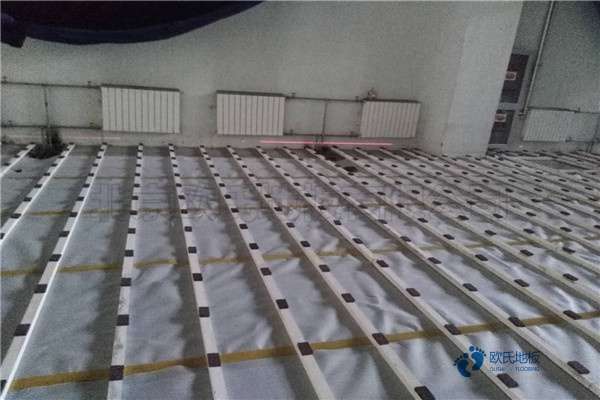 學(xué)?；@球館木地板防潮層1